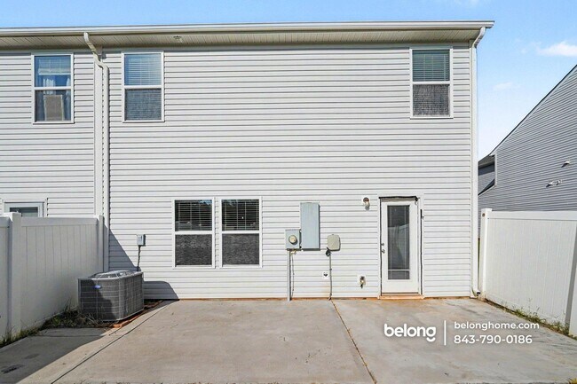 Foto del edificio - 447 Tayberry Ln