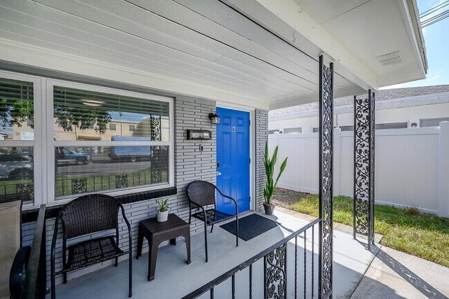 Foto del edificio - 1068 S Clearview Ave Unit B