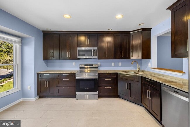 Building Photo - 8707 Birkenhead Ct