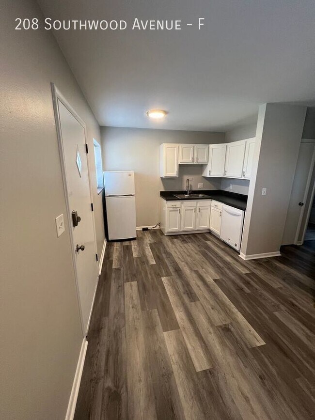 Foto del edificio - Updated One Bed in the Heart of Merion Vil...