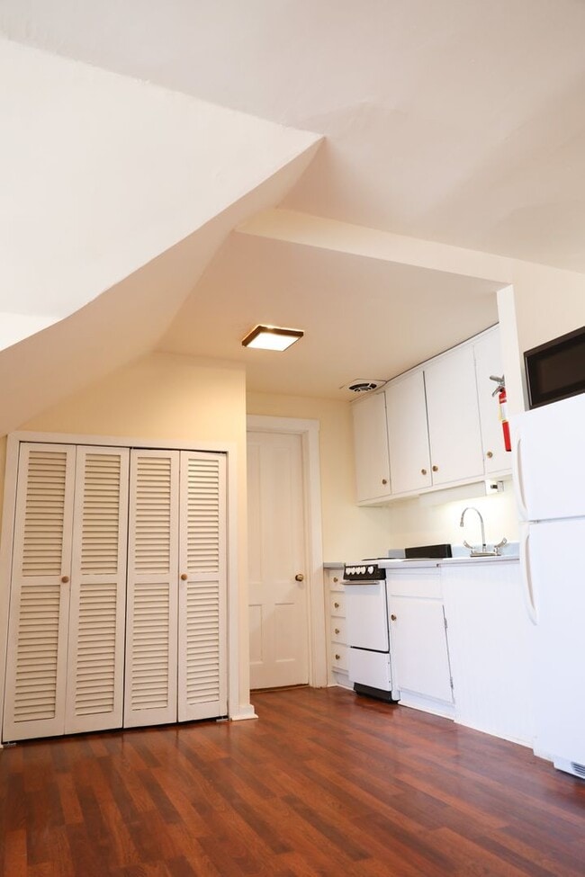 Photo - 42 N Prospect St Apartment