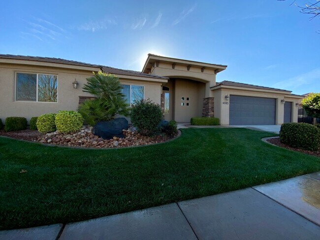 Building Photo - SPACIOUS 4 BEDROOM HOME FOR RENT