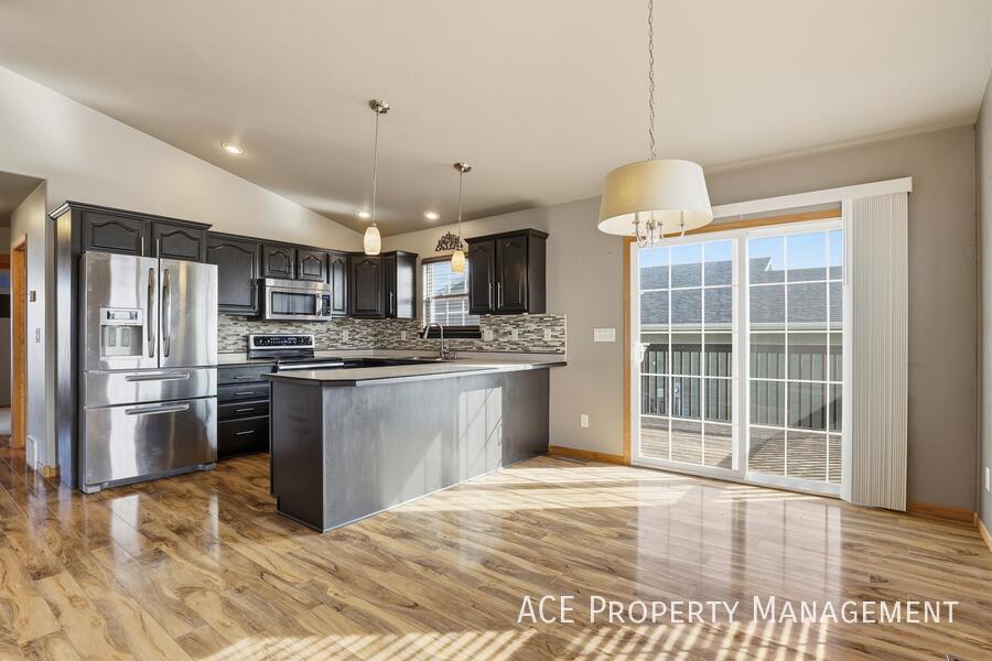 Foto principal - 6950 Manchester St