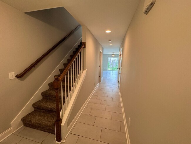 Foto del edificio - 3 Bedroom, 2.5 bath townhome in the heart of Columbia!