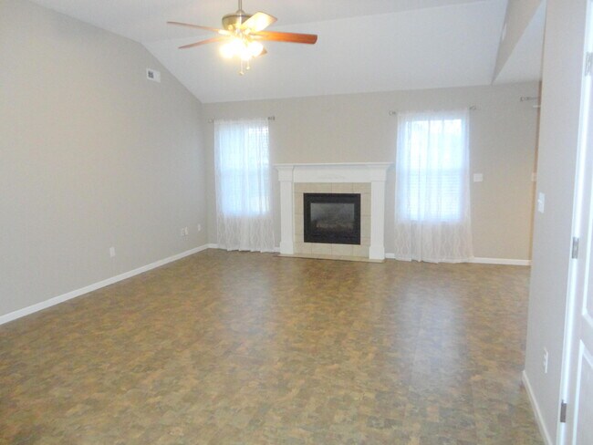 Foto del edificio - 5309 Tall Tree Ct