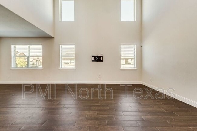 Foto del edificio - 6013 Wildflower Wy