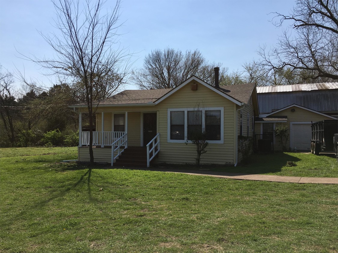 Primary Photo - 308 E Wheatland Rd