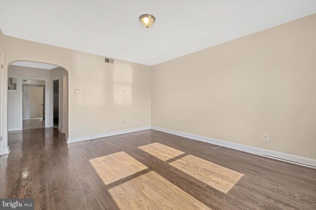 Building Photo - 312 34th St SE