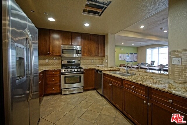 Building Photo - 360 W Avenue 26