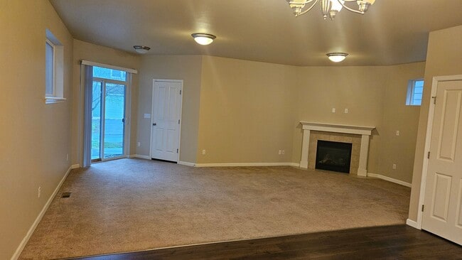 Building Photo - Hawks Praire Lacey 3 Bdrm Home!