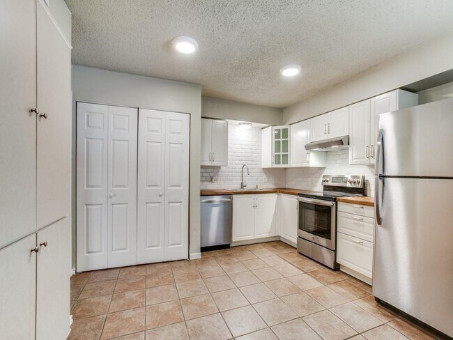 Foto del edificio - 104 Village N Dr