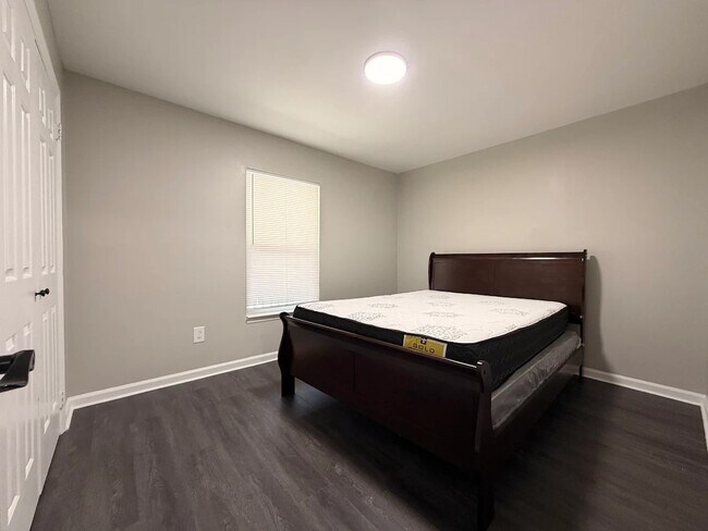 Foto del edificio - 140 Cumberland Ct