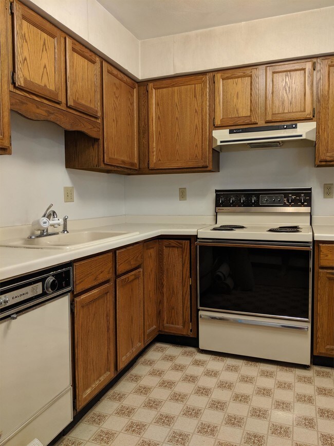 Building Photo - 5185 Cheney Dr