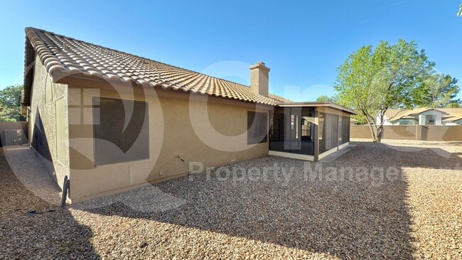 Building Photo - 214 N Silverado St