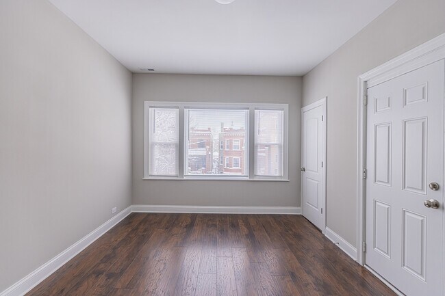 Living Room - 2449 N Lawndale Ave