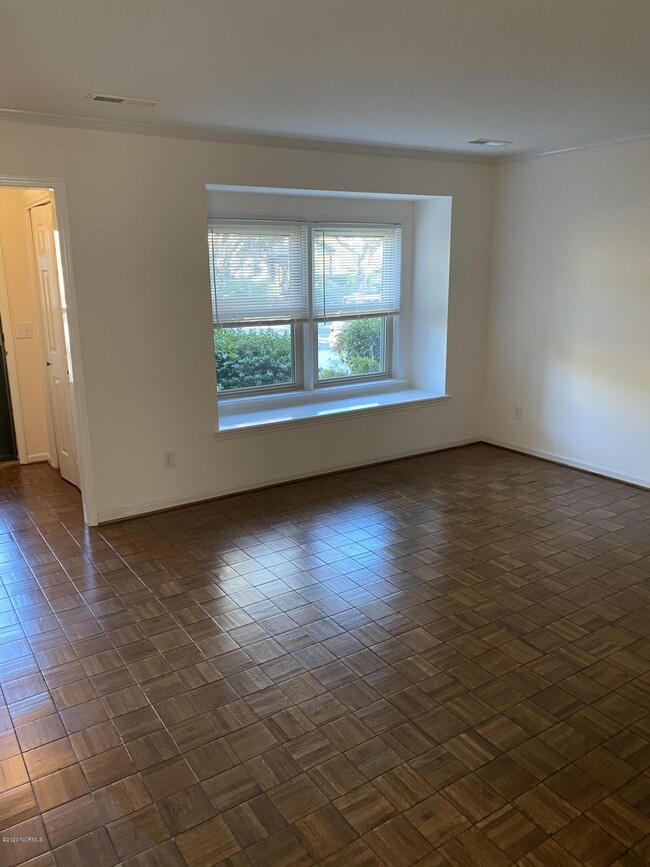 Building Photo - 3439 Regency Dr