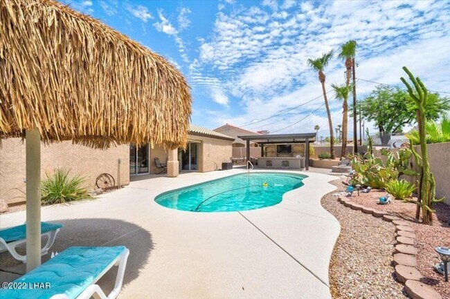 Building Photo - Beautiful FURNISHED 3 Bed 2 Bath Pool Home...