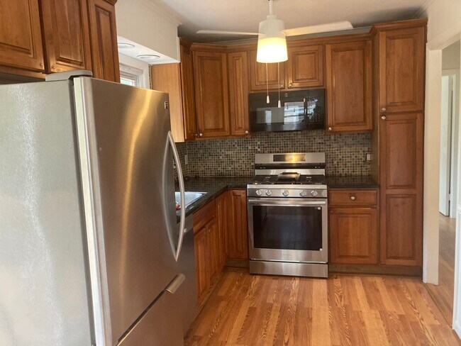 Building Photo - 11 Estwick Pl