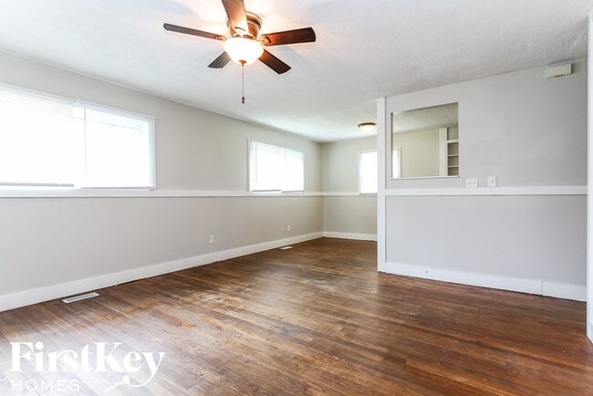 Building Photo - 4335 S Lynhurst Dr