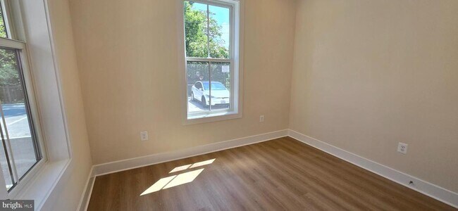 Building Photo - 418 Chapel Alley
