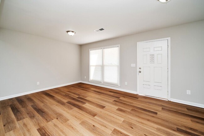 Foto del edificio - Bright, Updated & Ready for You – 3BR Home...
