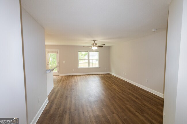 Foto del edificio - 207 Bay Laurel Ct