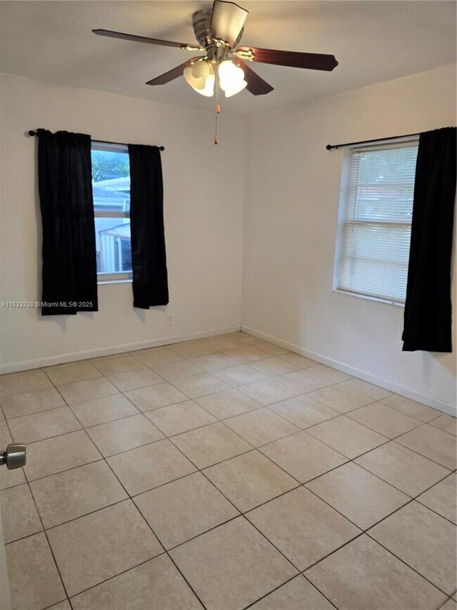 Foto del edificio - 6912 NW 5th Pl