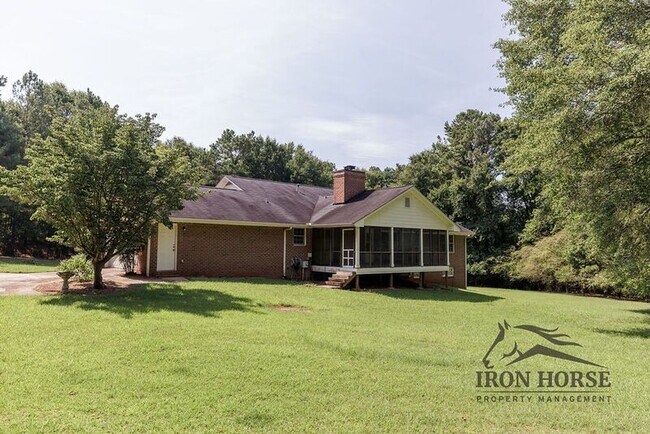 Foto del edificio - 8671 Macon Hwy
