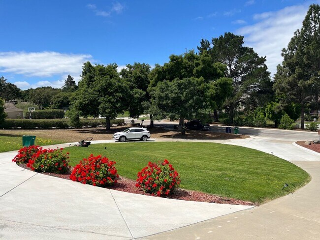 Building Photo - Beautiful Oak Hill Estates Single Story Ho...
