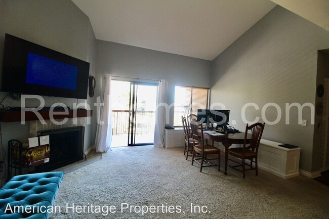 Building Photo - 1065 Fresno St