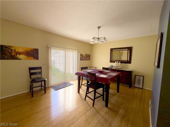 Foto del edificio - 8426 Chester Pkwy