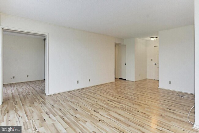 Foto del edificio - 5902 Mt Eagle Dr