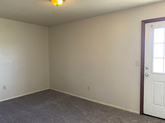 Building Photo - 67 Bellevue