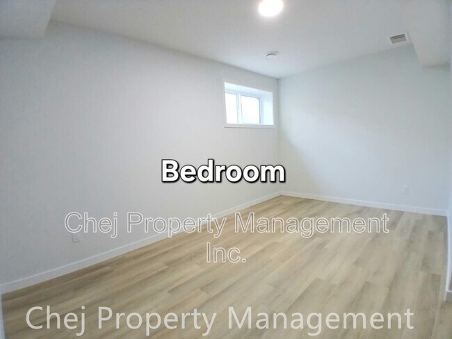 Photo du bâtiment - 16515-16520 20 Ave SW