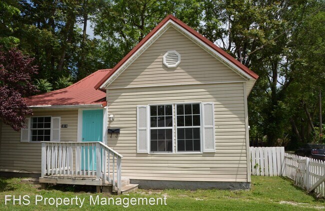 Foto del edificio - 3 br, 2 bath House - 1818 N Weller Ave