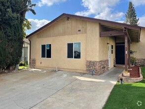 Building Photo - 10202 Mandalay Ct