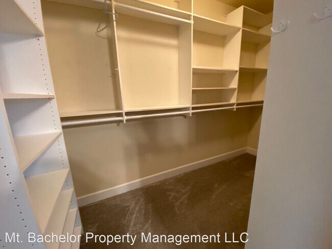Building Photo - 4 br, 3.5 bath House - 20646 SE Hummingbir...