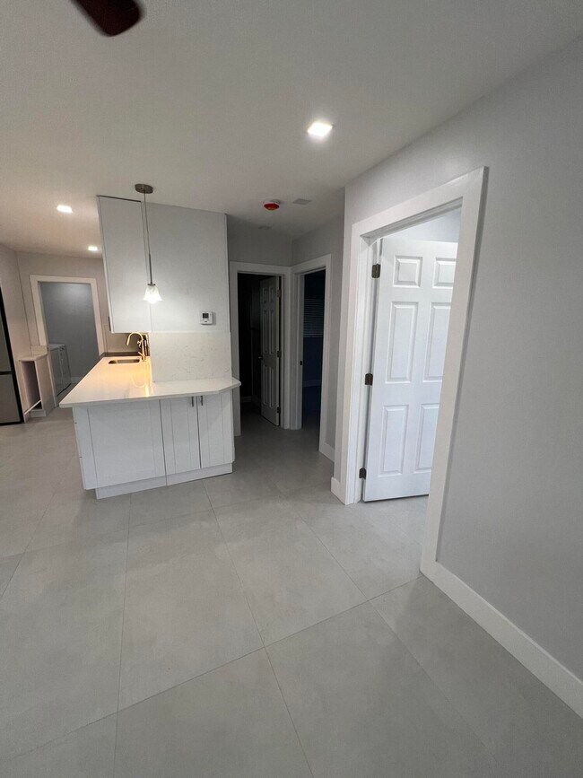 Foto del edificio - 4951 SW 28th Terrace