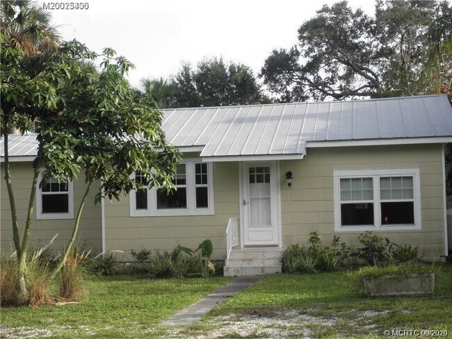 Foto del edificio - 555 SW Halpatiokee St