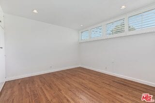 Building Photo - 609 N Doheny Dr