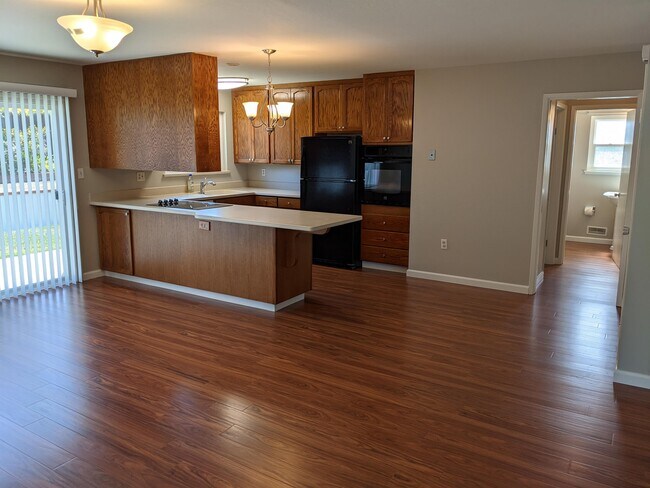 Building Photo - 1402 Pointe Claire Ct