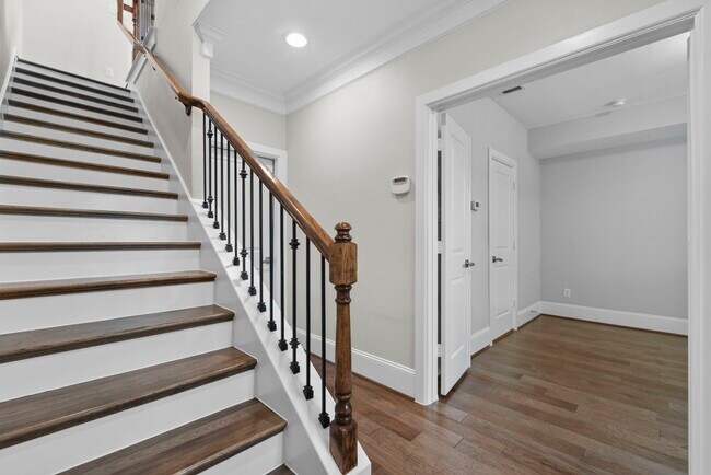 Foto del edificio - 702 N Shepherd Dr