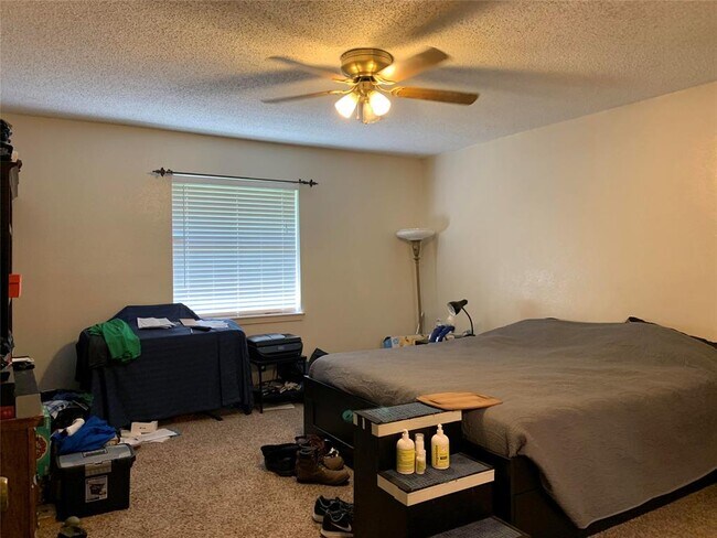 Building Photo - 511 N Walnut Creek Dr