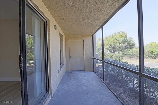 Building Photo - 5331 Summerlin Rd