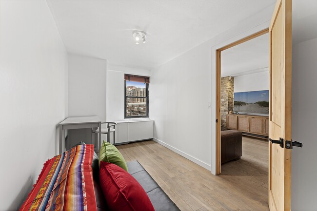 Foto del edificio - Spacious & Sunny 2BR Home