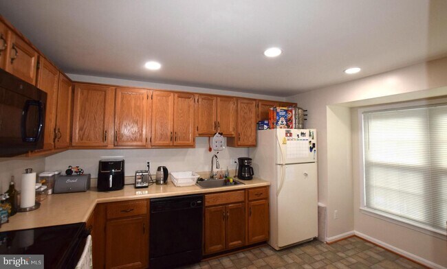 Building Photo - 6560 Lochleigh Ct