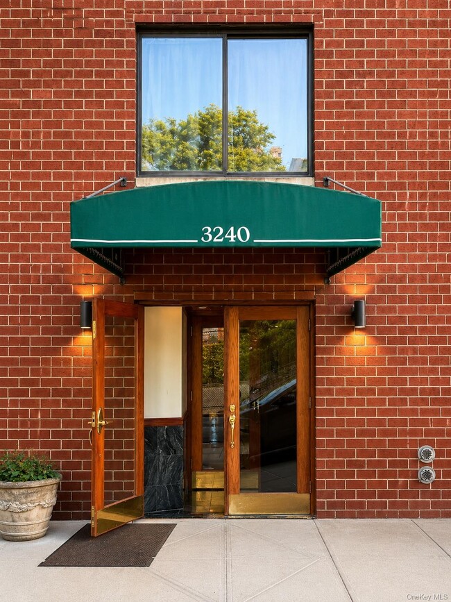 Building Photo - 3240 Netherland Ave