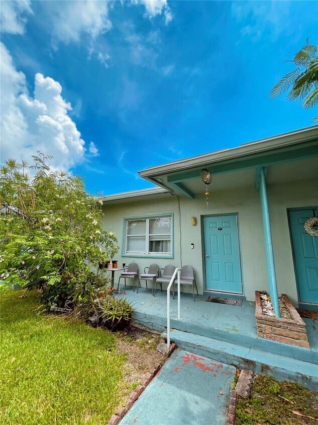 Primary Photo - 1239 Marseille Dr