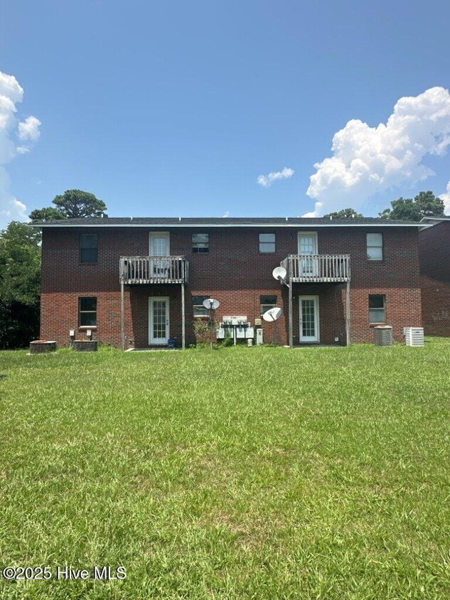Building Photo - Zack Circle Apartments Jacksonville NC