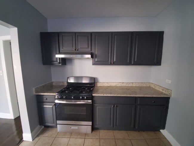 Building Photo - 7556 S Eberhart Ave